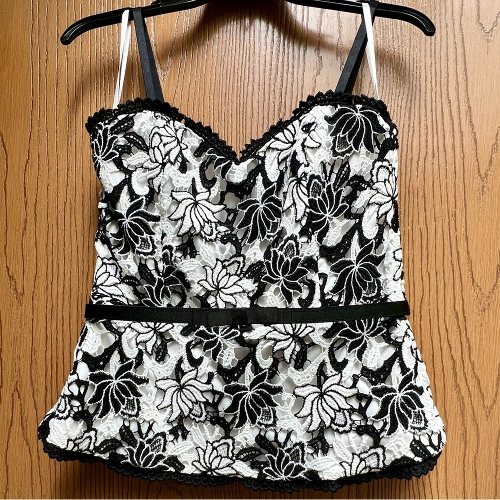WHBM Womens size 8 black and white lace corset.